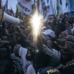 Los partidarios del presidente en ejercicio, el presidente Felix Tshisekedi, asisten a su mitin electoral en Goma, capital de la provincia de Kivu del Norte, en el este de la República Democrática del Congo. | Foto:ALEXIS HUGUET / AFP