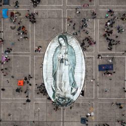 Vista aérea de la Basílica de Guadalupe en la Ciudad de México tomada, el día de la aparición de Nuestra Señora de Guadalupe a Juan Diego en 1531. Miles de peregrinos visitan la Basílica de Guadalupe en la Ciudad de México para honrar al santo patrón del país, la Virgen de Guadalupe. | Foto:ALFREDO ESTRELLA/AFP