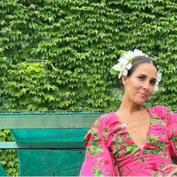 Juana Viale lleva el vestido de flores con zapatillas como una profesional que vas a replicar