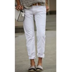 Pantalón blanco wide leg o skinny para crear los mejores looks del verano 2024 
