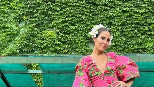 Juana Viale lleva el vestido de flores con zapatillas como una profesional que vas a replicar