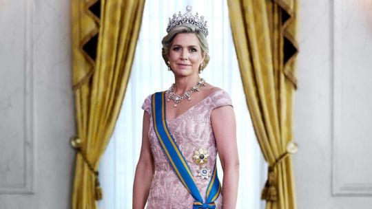 La reina Máxima reafirmó su compromiso con la moda circular en un increíble vestido de fiesta y una tiara de 1888