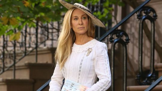 Sarah Jessica Parker lució el look blanco perfecto para el verano que es cómodo y elegante