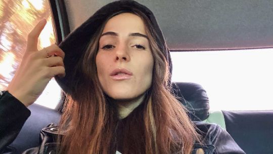 El renacer de las maxi gafas: Ambar de Benedictis inspira tendencia con su estilo