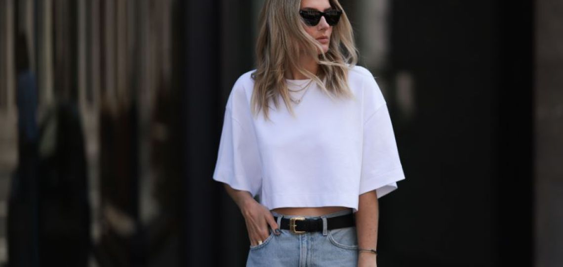Remera blanca y jean, el combo perfecto para un look casual del verano 2024