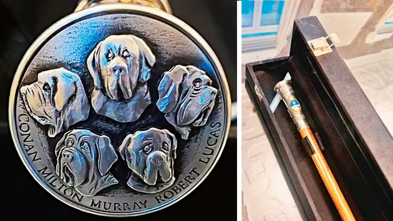 El bastón presidencial de Milei tiene la imagen de sus 5 perros, entre ellos, el famoso Conan. | Foto:Cedoc