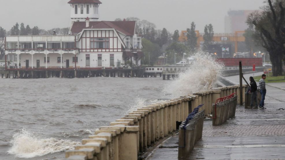 Rige un alerta por crecidas en el Río de La Plata y la costa atlántica