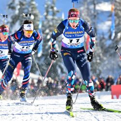 Johannes Thingnes Boe de Noruega, Eric Perrot de Francia y Johannes Dale de Noruega compiten en la prueba masculina de persecución de 12,5 km de la Copa Mundial de Biatlón IBU en Hochfilzen, Austria. | Foto:JOE KLAMAR / AFP
