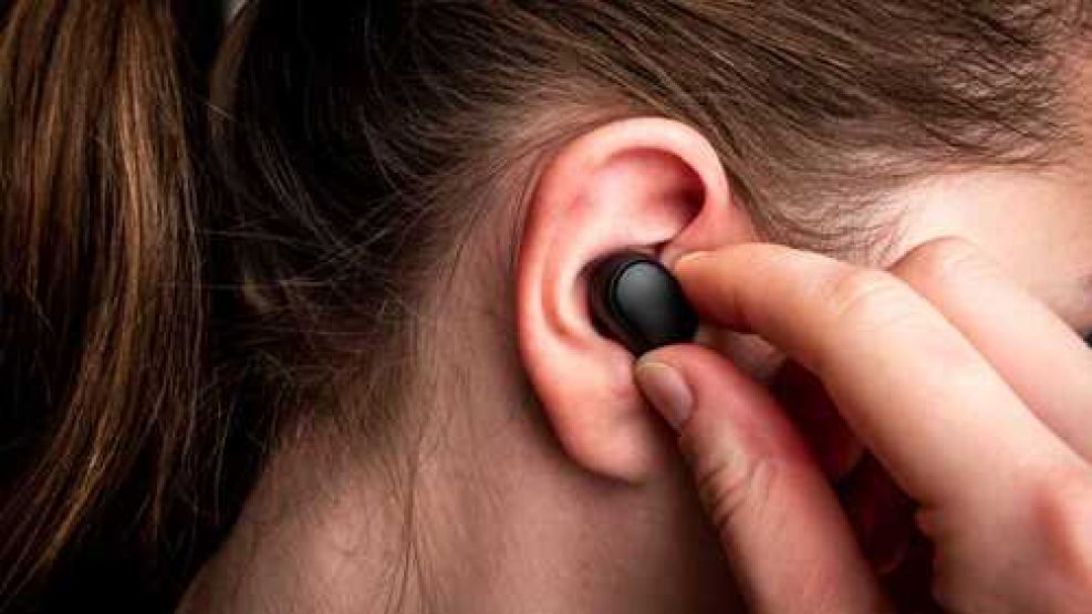 Crecen los problemas de audición por el uso de auriculares.