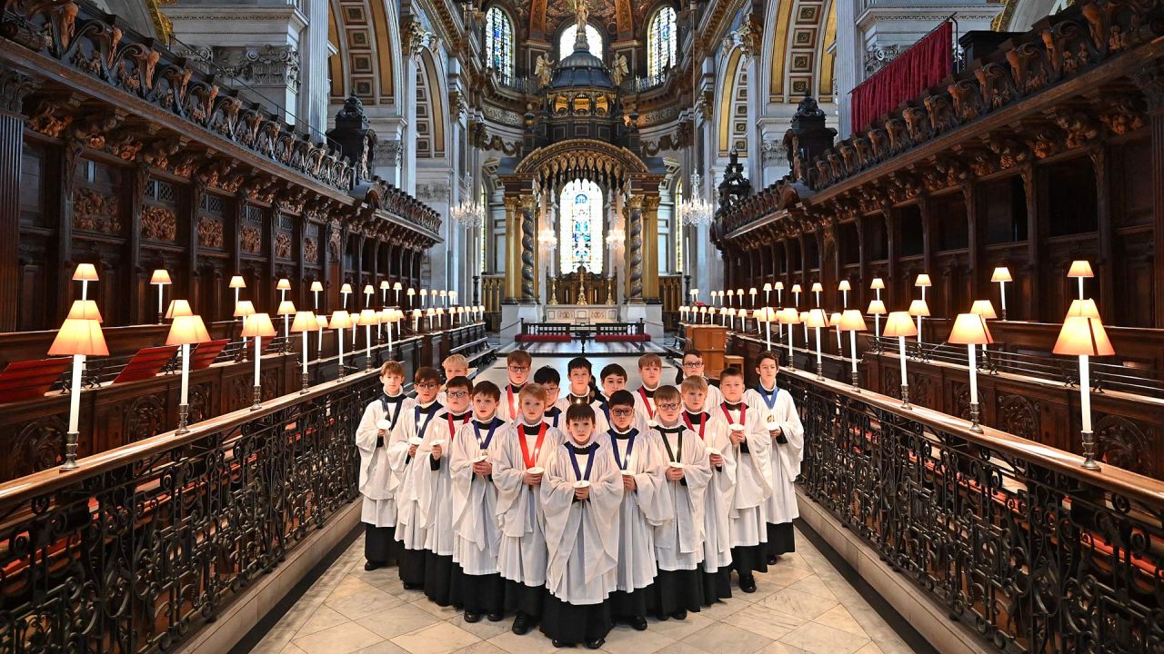 Los coristas participan en un ensayo para sus próximas actuaciones navideñas, en la Catedral de San Pablo, en el centro de Londres. | Foto:JUSTIN TALLIS / AFP