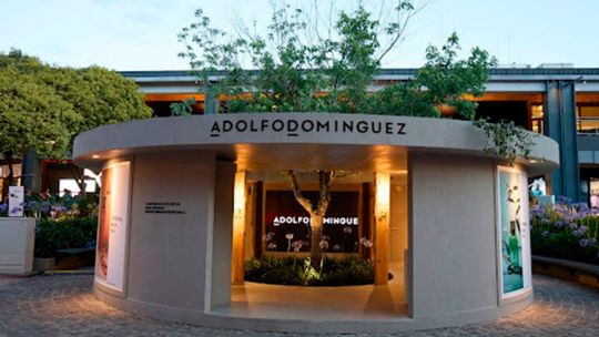 Adolfo Domínguez presentó “Casa AD”, un espacio multisensorial en Distrito Arcos donde se exhibió su último lanzamiento de edición limitada 