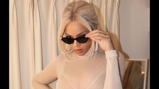 De la mano de Prada, Beyoncé se sumó a las tendencias "no pants" y de transparencias