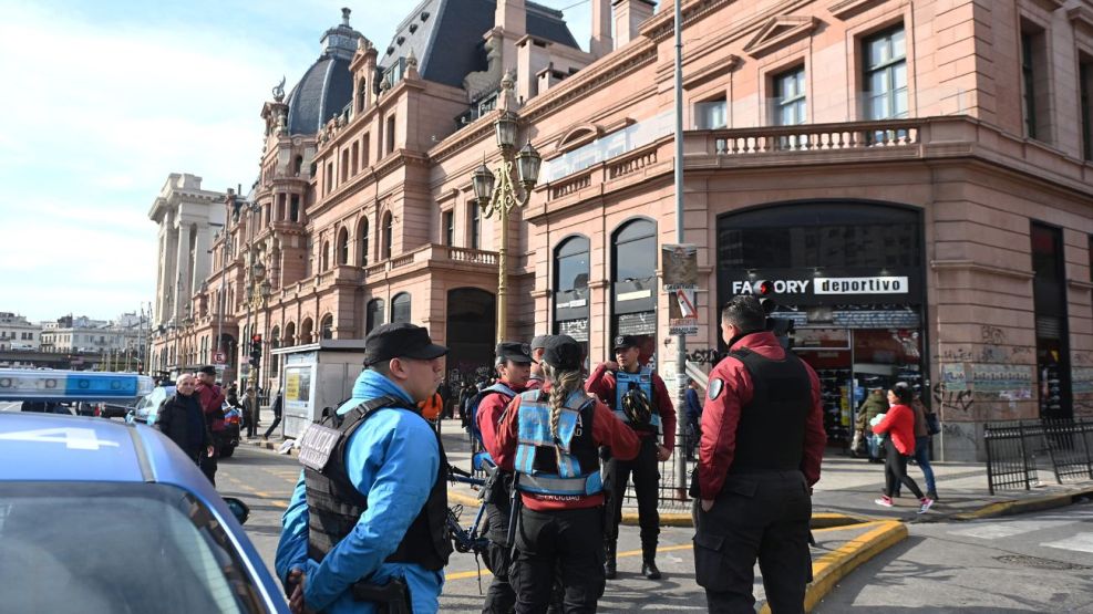 Fuerte operativo de seguridad por la marcha contra Milei 