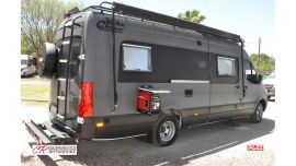 CR Equipamientos: Creando Historias sobre Ruedas