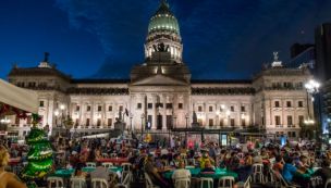 Grabois organiza una cena solidaria este domingo de Navidad en Plaza Congreso: dónde anotarse