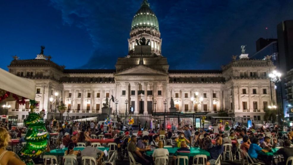 Grabois organiza una cena solidaria este domingo de Navidad en Plaza Congreso: dónde anotarse