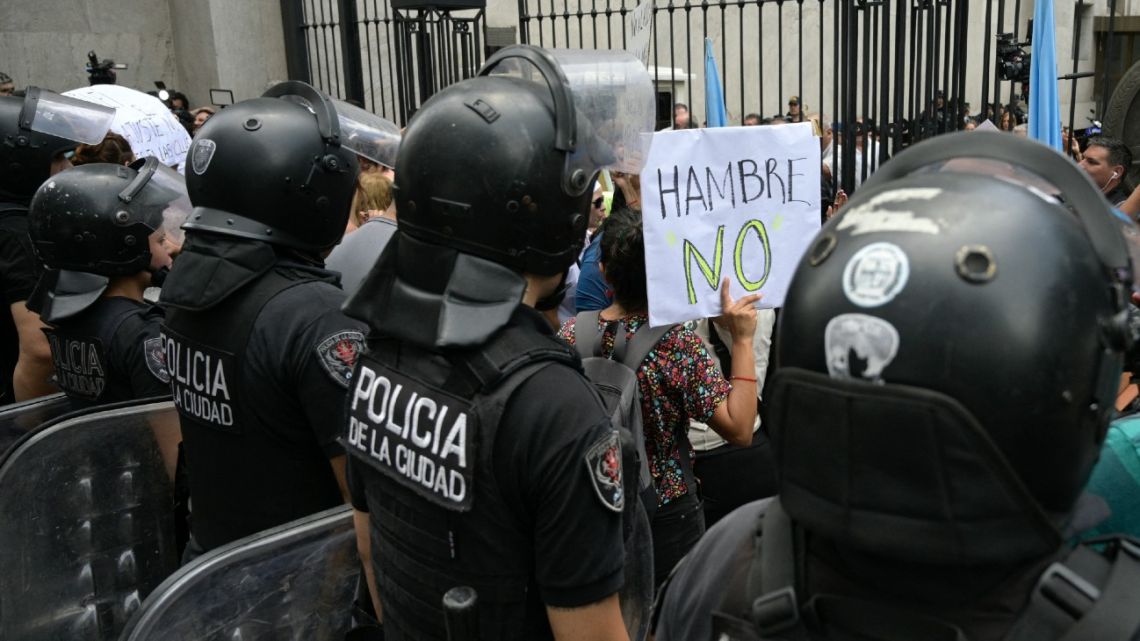 Riot police guard the Human Capital Ministry, where members of social movements gather to request food for soup kitchens before Christmas in Buenos Aires on December 22, 2023. 
