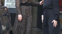 Ideas de look de vestidos con botas para el cierre de otoño e inicio de invierno