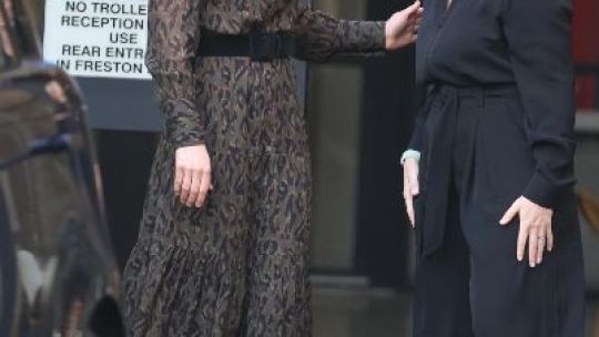 Ideas de look de vestidos con botas para el cierre de otoño e inicio de invierno