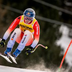 El suizo Marco Odermatt compite en la carrera de descenso masculino en la Copa del Mundo de esquí alpino FIS en Bormio, Italia. | Foto:FABRICE COFFRINI / AFP