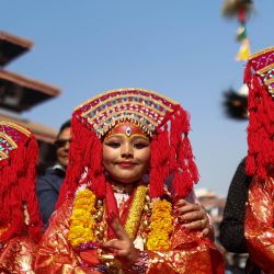 Niñas con atuendo tradicional se unen a una manifestación para celebrar el Yomari Punhi, en Katmandú, Nepal. Yomari Punhi es un festival celebrado especialmente por la comunidad Newar en Nepal para marcar el final de la cosecha de arroz el día de luna llena. | Foto:Xinhua/Sulav Shrestha