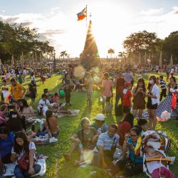 La gente se reúne en el Parque Rizal en Manila, Filipinas. | Foto:Earvin Perias / AFP