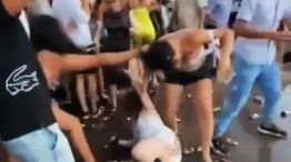 Pelea entre mujeres en la puerta de un Boliche en Corrientes