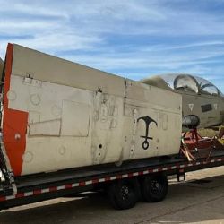 El jet caza se encuentra en un hangar de Texas.