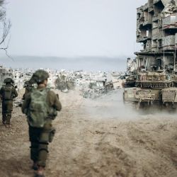 Imagen cedida por las Fuerzas de Defensa de Israel (FDI) de tropas israelíes realizando una operación militar en la Franja de Gaza. | Foto:Xinhua/Fuerzas de Defensa de Israel