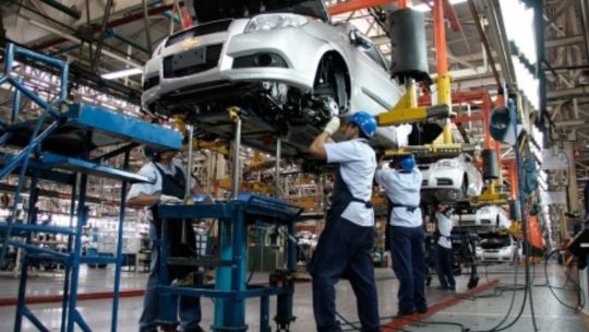 Caputo anunció rebajas de impuestos para la industria automotriz