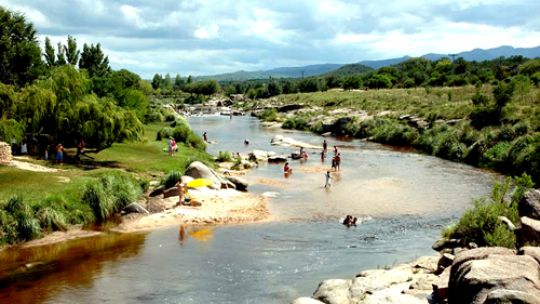 Verano en Córdoba: Cuáles son los costos para pasar el día en los ríos del Valle de Paravachasca