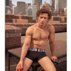 Jeremy Allen White ropa interior