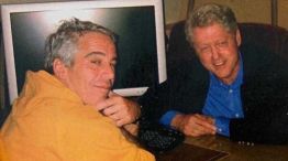 Bill Clinton junto a Jeffrey Epstein 20240104