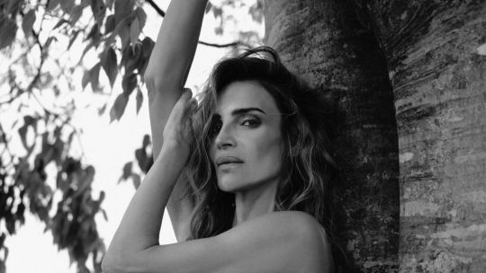 María Vázquez lleva la enteriza con cut out que más vas a ver en la playa este verano