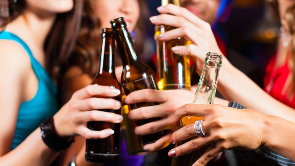 Diez datos sobre los estadounidenses y el alcohol a medida que comienza el 'enero seco'
