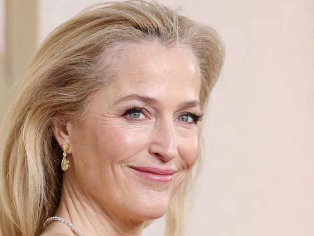 A los 55 años, la actriz Gillian Anderson se reinventa como 