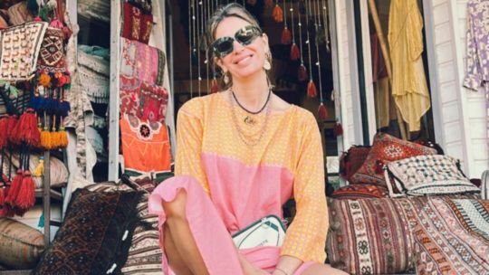 Dolores Barreiro apuesta por los estampados para armar los mejores looks playeros desde Punta del Este