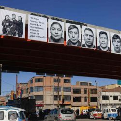 Las víctimas de los enfrentamientos contra el gobierno de la presidenta peruana Dina Boluarte hace un año se exhiben en una estructura vial en Juliaca, en la región de Puno. Foto de Juan Carlos CISNEROS/AFP | Foto:AFP
