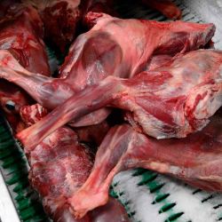Partes de carne de perro en un restaurante en Daegu, Corea del Sur. Se aprobó un proyecto de ley que prohíbe la cría, el sacrificio y la venta de perros por su carne. Foto de Jung Yeon-je / AFP  | Foto:AFP