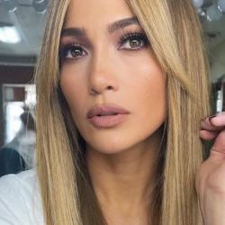 Jlo bronzer maquillaje