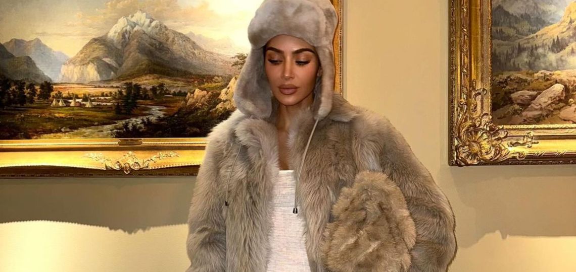 Kim Kardashian lleva 3 versiones de lujo del bolso de piel a sus vacaciones familiares en Aspen 