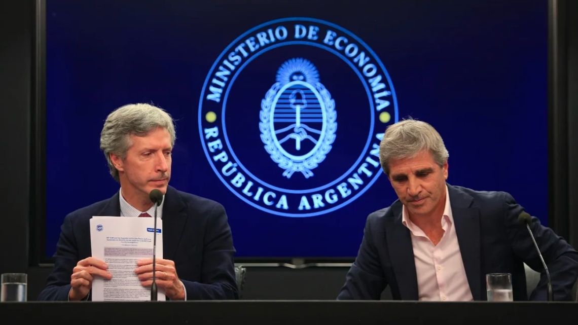 Central Bank Governor Santiago Bausili and Economy Minister Luis Caputo.
