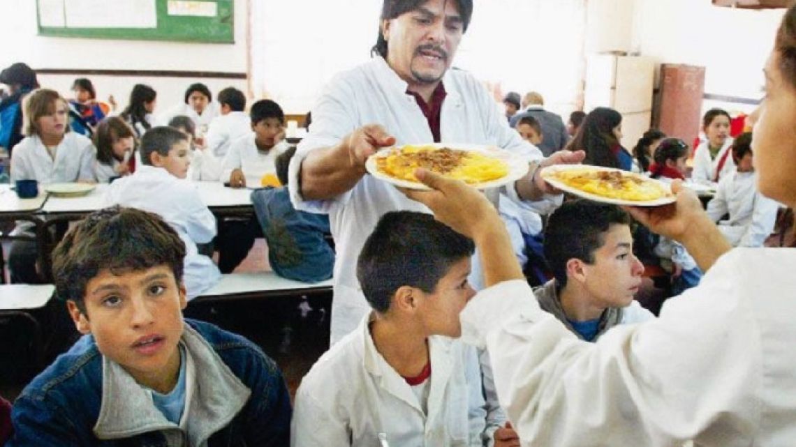 En ocho años, el número de estudiantes que reciben desayuno y almuerzo en las escuelas públicas aumentó un 21%.