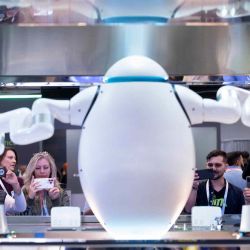 Un robot Adam de Richtech Robotics prepara café en el Centro de Convenciones de Las Vegas durante el Consumer Electronics Show, Las Vegas. Foto de Brendan Smialowski / AFP | Foto:AFP