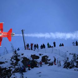 La Fuerza Aérea Suiza sobrevuela las montañas antes del inicio de la carrera de descenso masculino en la Copa del Mundo de esquí alpino FIS en Wengen, Suiza. Foto de Marco BERTORELLO / AFP  | Foto:AFP