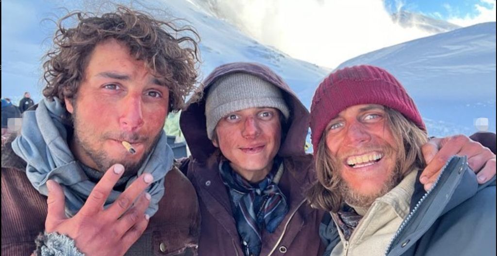 'La sociedad de la nieve': Agustín Della Corte (uruguayo) y los argentinos Matías Recalt y Agustín Pardella.