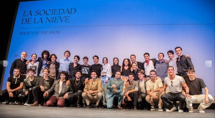 En el Festival de Cine de Mar del Plata, J.A.Bayona y el elenco de 