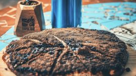 Tapalqué celebró la XII Fiesta de la Torta Negra en el Balneario Municipal. A su it gasronómico de panadería, la torta negra gigante, sumó fuegos, paseos guiados en minibús eléctrico, talleres y su termas. Para todos los gustos!.