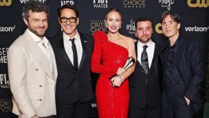 Critics Choice Awards: Las celebridades apostaron por increíbles looks con dos colores como protagonistas