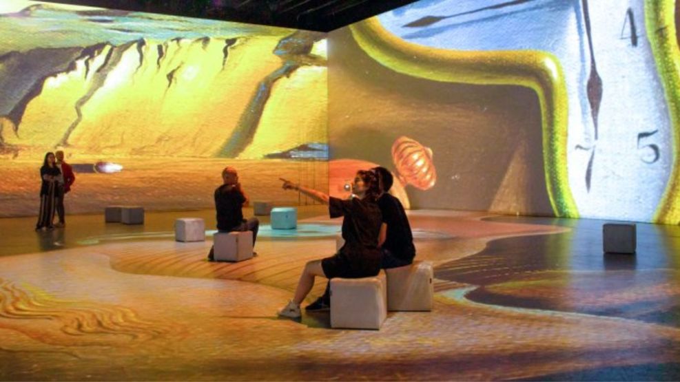 Inauguración de la muestra inmersiva “Dalí cibernético” en Punta Shopping
